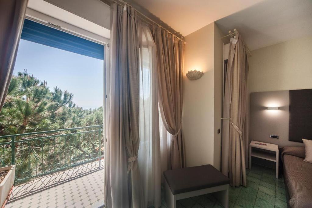 Artana Suites Collection Монтероссо-аль-Маре Экстерьер фото