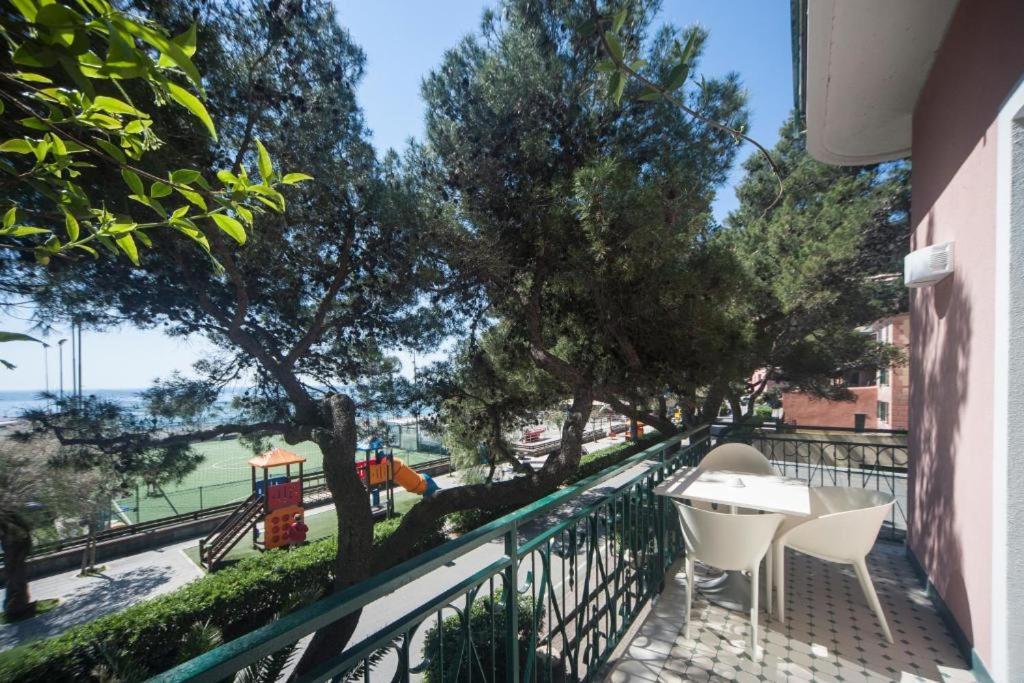 Artana Suites Collection Монтероссо-аль-Маре Экстерьер фото