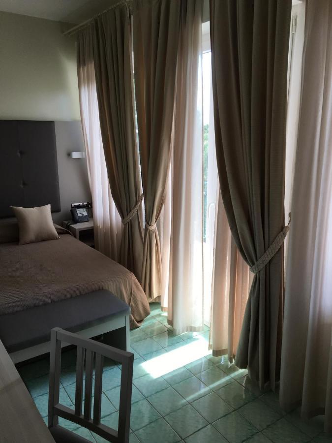 Artana Suites Collection Монтероссо-аль-Маре Экстерьер фото
